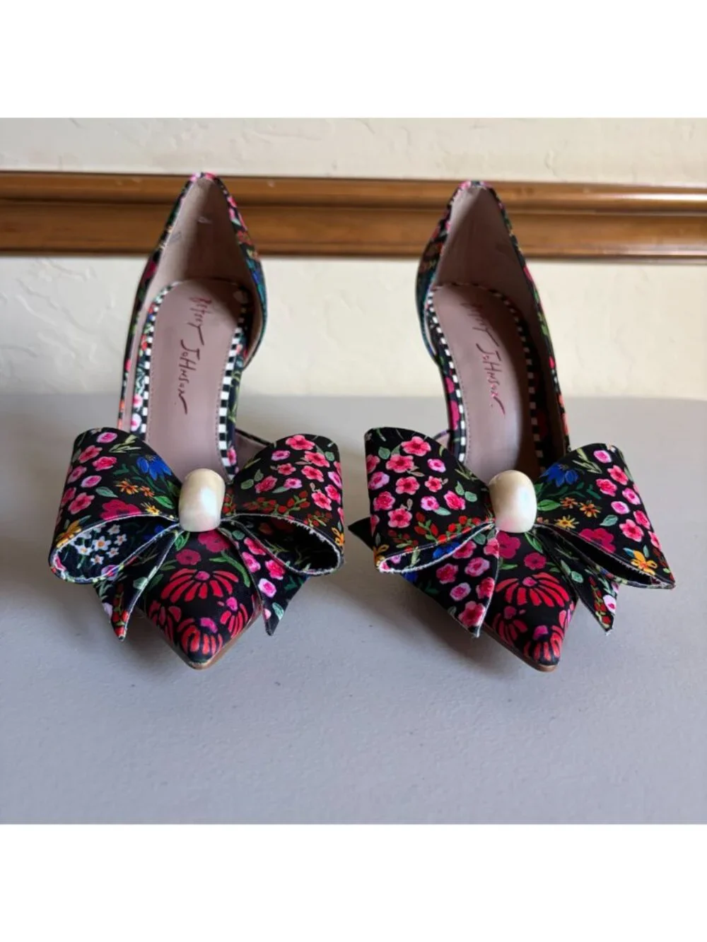 RARE Betsey Johnson Kyliee US 6.5 Bow Pearl Floral Multicolor Pointed Toe Heels